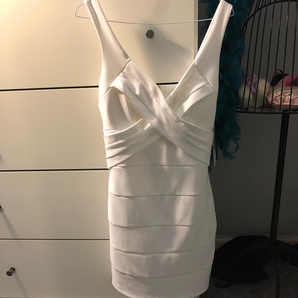 NWT Emerald Sundae White Banded Bodycon Dress L - Picture 3 of 4